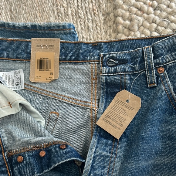 Levi’s new with tags. Button fly. Split colour. - Picture 3 of 3